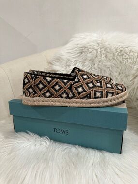 TOMS Slip-On Espadrille in Black and Tan Geometric